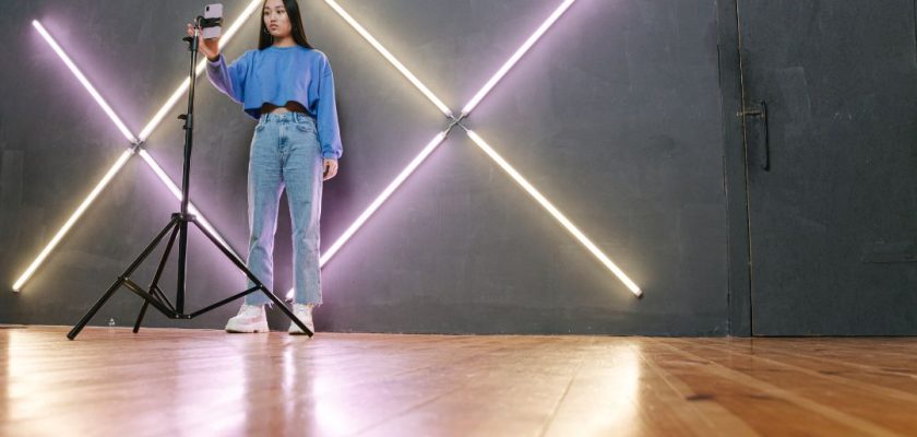 Comment l’algorithme TikTok choisit quelles vidéos deviennent virales