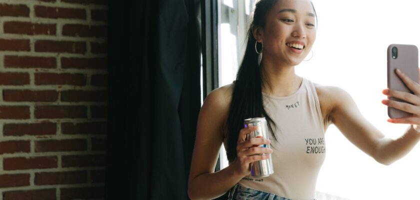 L’iPhone 15 Pro permet-il de produire des vidéos marketing directement prêtes pour TikTok