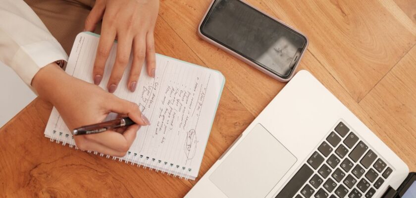 Comment relancer un prospect qui a téléchargé un livre blanc sans répondre