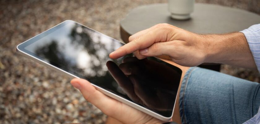 Les vidéos verticales retiennent-elles plus l’attention que les horizontales sur TikTok et Instagram