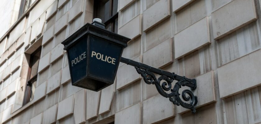 Poste de police vue de la rue